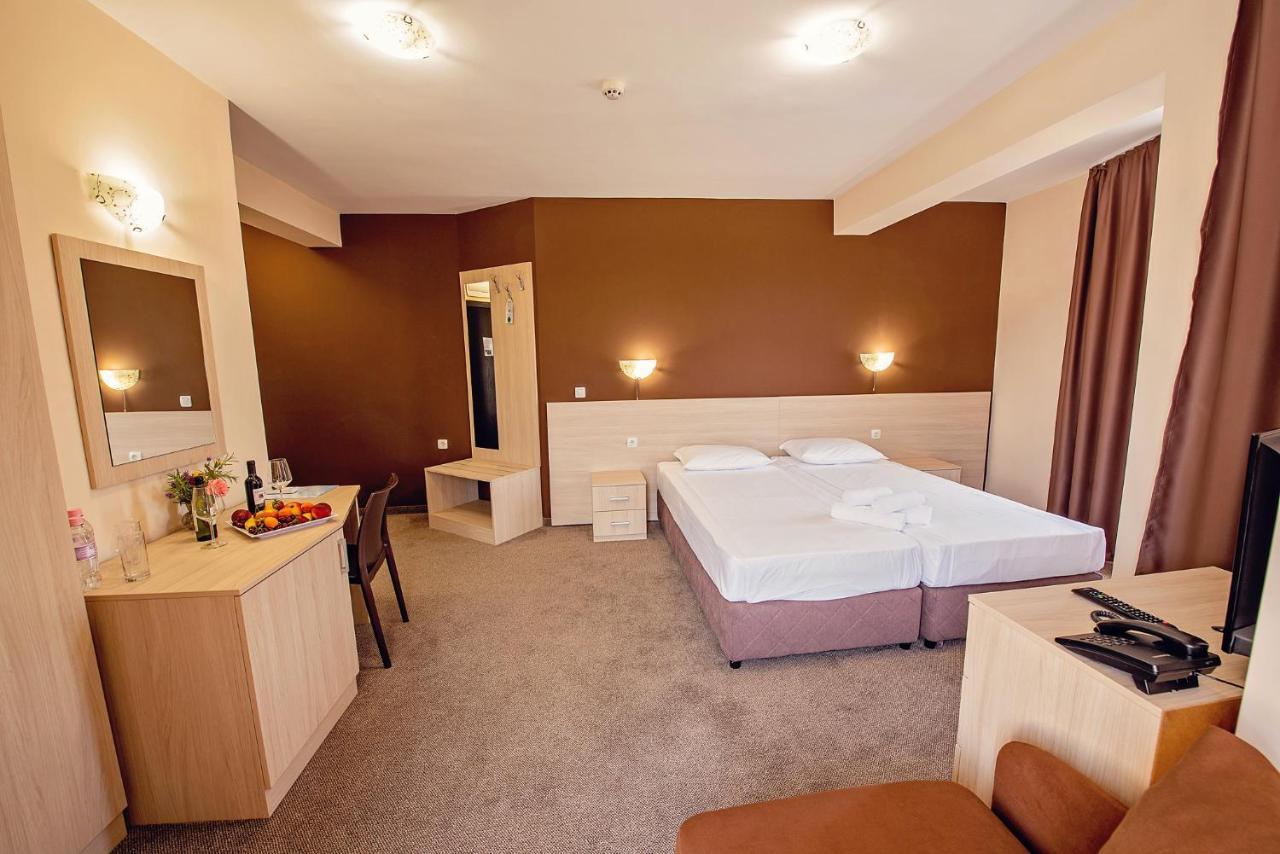 Hotel Santa Maria Obzor Buitenkant foto